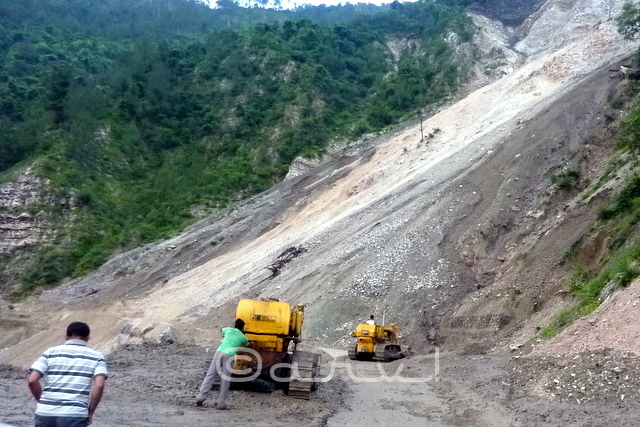 landslide-on-badrinath-highway-pipalkoti-bro-valley-of-flowers-trek
