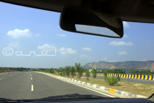 driving-on-jaipur-kota-highway-to-garadia-mahadev